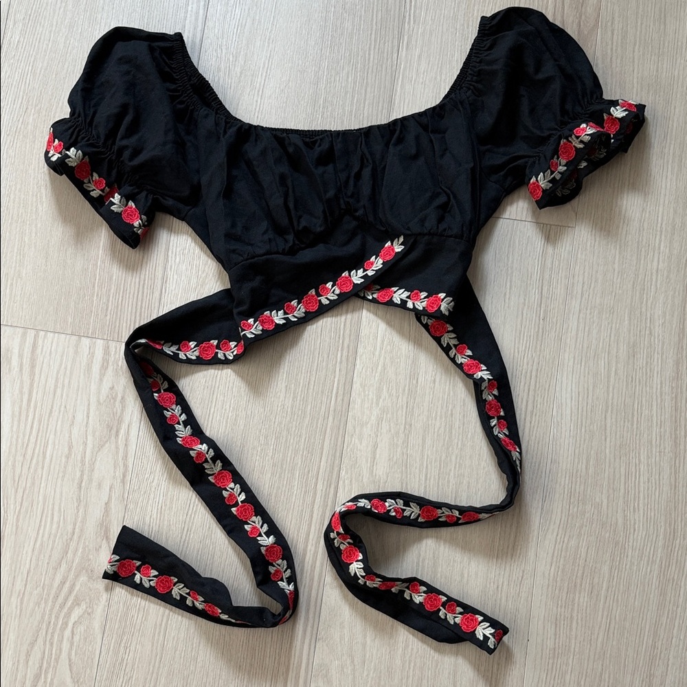 Herencía Clothing Collection Tie-Front Crop Top Women’s Large Black Red Boho